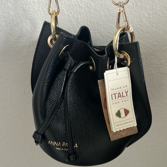 Anna Paola Handbags - Black leather bucket purse NWT